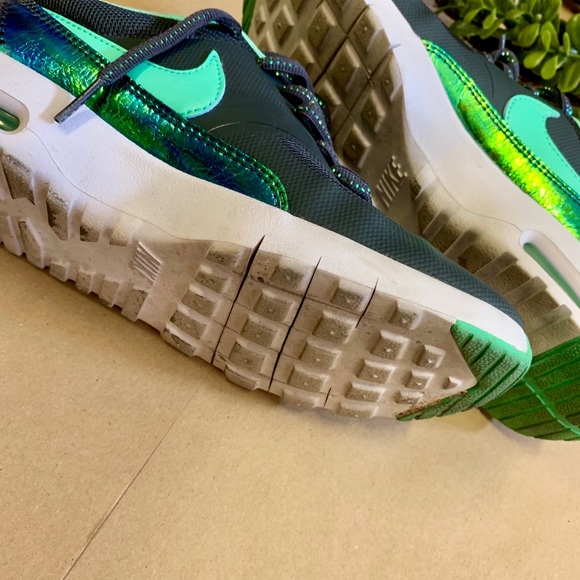 Women’s Air Max Thea Nike’s - Picture 3 of 8